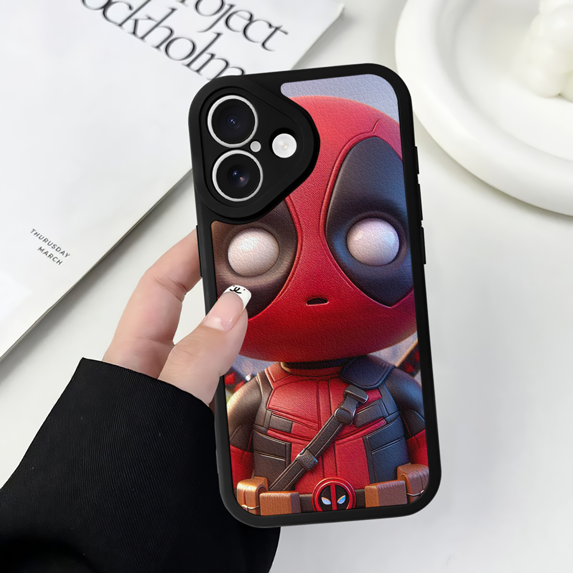 （画像用） Deadpool デッドプール 【iPhone 16シリーズ対応】シリコンスマホケース（レザー調） 材質：シリコン